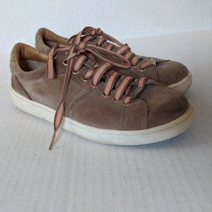 UGG Women's Sz 6 Suede Lace Up Sneakers Beige